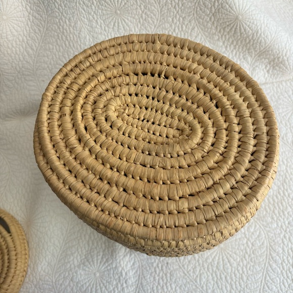 Handcrafted Woven Basket with Lid - Picture 7 of 7